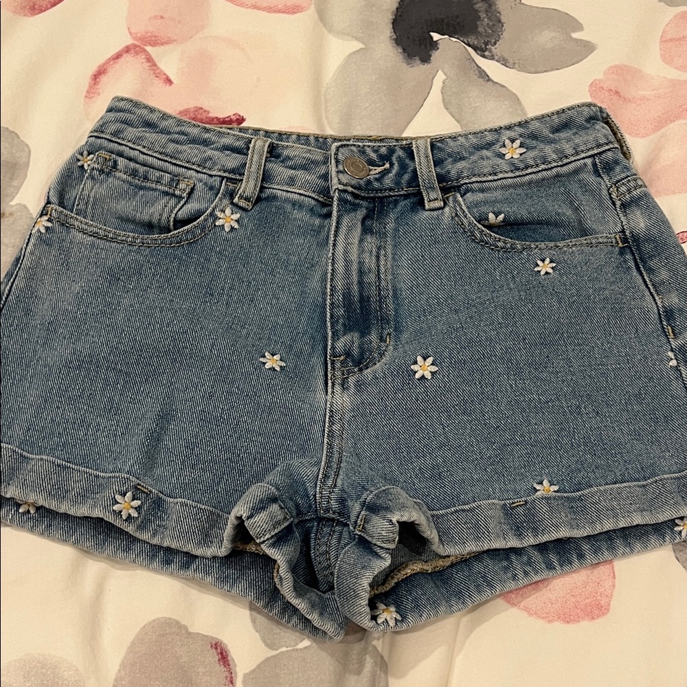 PacSun Blue Daisy Embroidered Jean Shorts